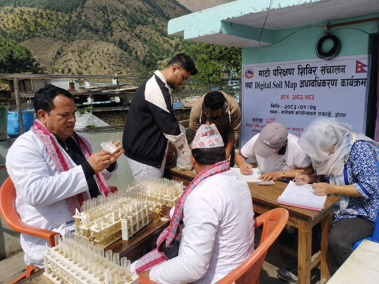 डोल्पामा माटो परीक्षण: क्षारीय बन्दै माटो, कृषकलाई माटो स्वास्थ्य कार्ड वितरण गर्ने तयारी