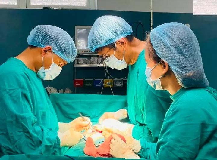 डोल्पा अस्पतालमा पहिलो पटक एकै दिन तीन गर्भवती आमाको सफल शल्यक्रिया 